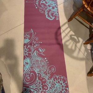 Lotus yoga mat